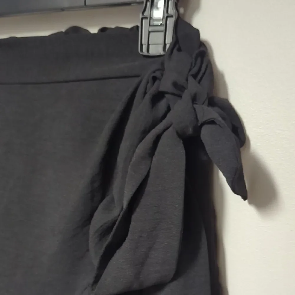 Black Ruffled Wrap Skorts Mini - Picture 2 of 7